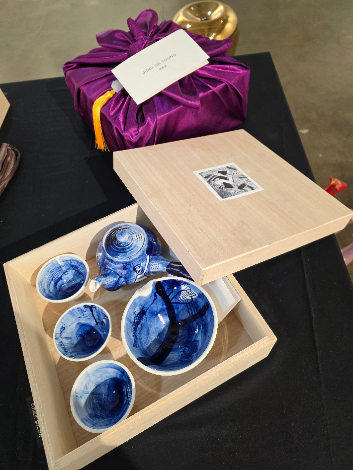 정길영 작가의 다기 세트. 곽인숙 기자 