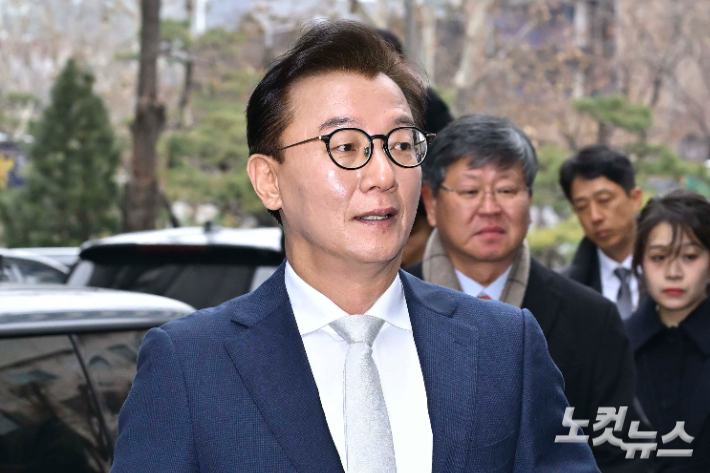 통일교 금품 수수 의혹과 장관직 사퇴라는 악재에도 전재수 전 해수부 장관이 신년 맞이 각종 여론조사에서  박형준 부산시장을 앞서거나 오차범위 내 접전을 벌이는 흐름이 반복됐다. 류영주 기자