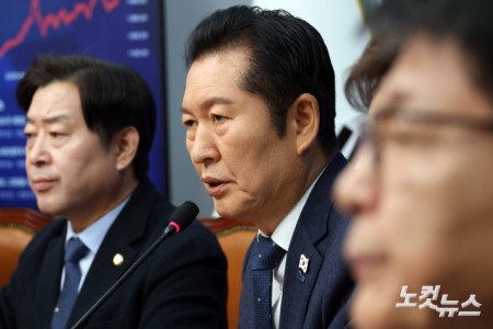 더불어민주당 정청래 대표가 2일 서울 여의도 국회에서 열린 최고위원회의에서 발언을 하고 있다.