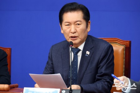 더불어민주당 정청래 대표가 2일 서울 여의도 국회에서 열린 최고위원회의에서 발언을 하고 있다.