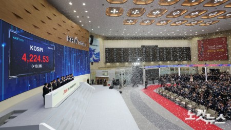 2일 오전 서울 여의도 한국거래소 서울사옥 마켓스퀘어에서 열린 