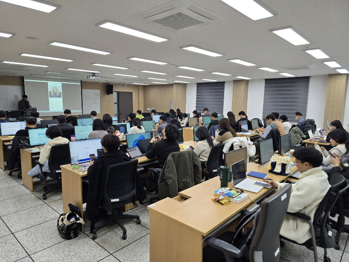 광주시는 인공지능 기본법 시행을 앞두고 '인공지능 기반 행정혁신 종합계획'을 수립했다. AI교육 장면. 광주광역시 제공