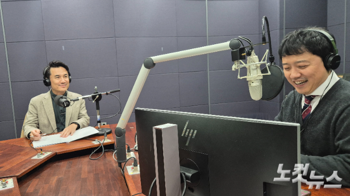 강원CBS.강원영동CBS 시사프로그램 <최진성의 위클리오늘>에 출연한 김진태 강원특별자치도지사. 강민주 PD