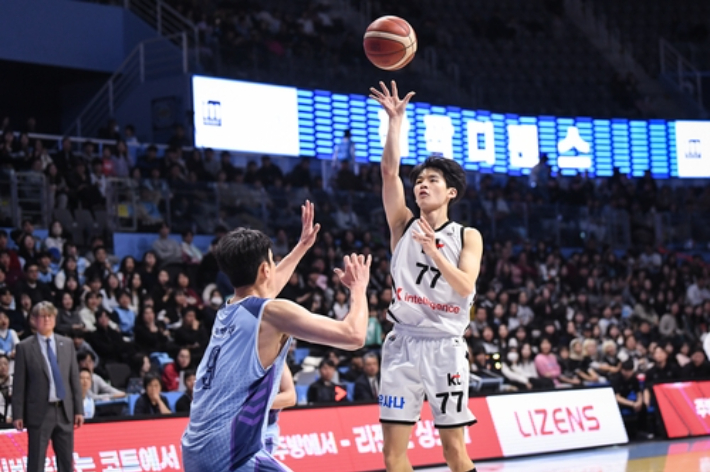kt 신인 강성욱. KBL 제공