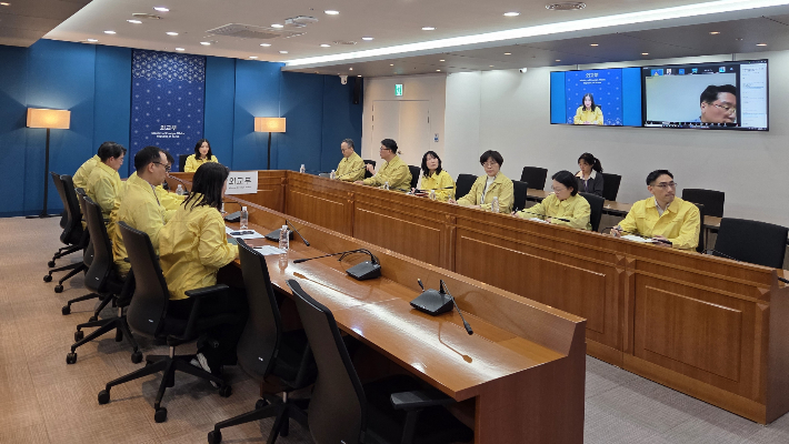 미국이 베네수엘라를 공습한 3일 김진아 외교부 2차관 주재로 현지 상황과 우리 국민에 대한 안전대책을 점검하기 위한 본부-공관 합동 상황점검회의가 열리고 있다. 연합뉴스