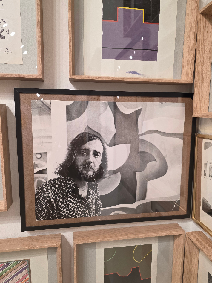 전시장에 걸린 장-마리 해슬리의 생전 모습. 곽인숙 기자 