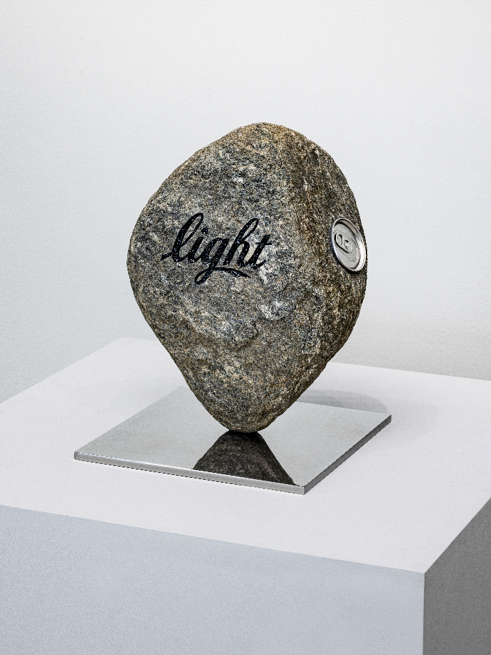 이원우, 'Heavy light', Stone, paint, stainless, 31.5 x 25 x 24 cm(2023). Courtsey of the artist and PKM Gallery