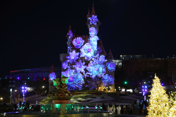 롯데월드 부산, 겨울 시즌 한정 '아이스 캐슬' 공개