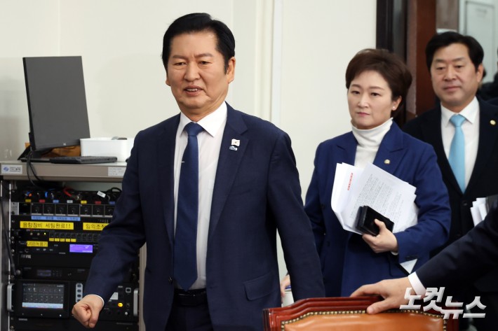 최고위 참석하는 정청래 대표