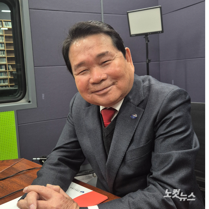 강원CBS.강원영동CBS 시사프로그램 <최진성의 위클리오늘>에 출연한 신경호 강원특별자치도교육감. 강민주 PD