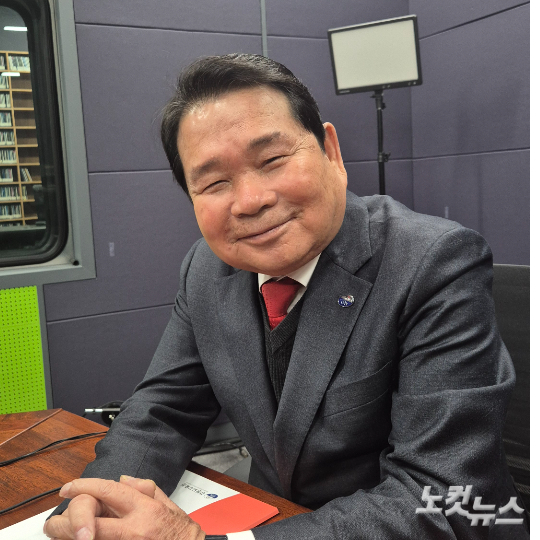 강원CBS.강원영동CBS 시사프로그램 <최진성의 위클리오늘>에 출연한 신경호 강원특별자치도교육감. 강민주 PD