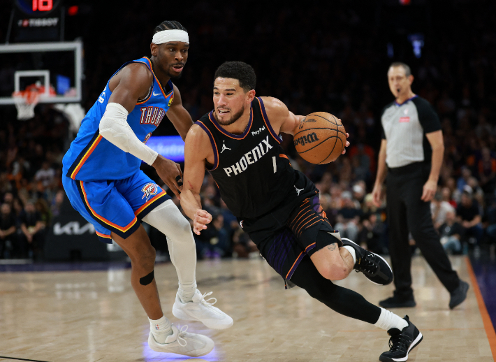 클러치에서는 역시 부커…0.7초 전 3점포로 오클라호마시티 제압