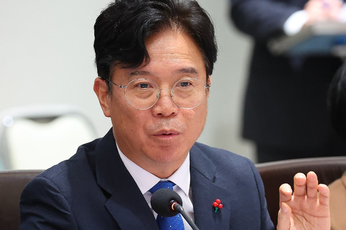 김영훈 노동장관 "쿠팡, '고쳐쓰기' 할 수 있겠나 싶더라"