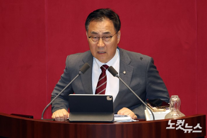 필리버스터에 나선 최형두 국회의원. 윤창원 기자