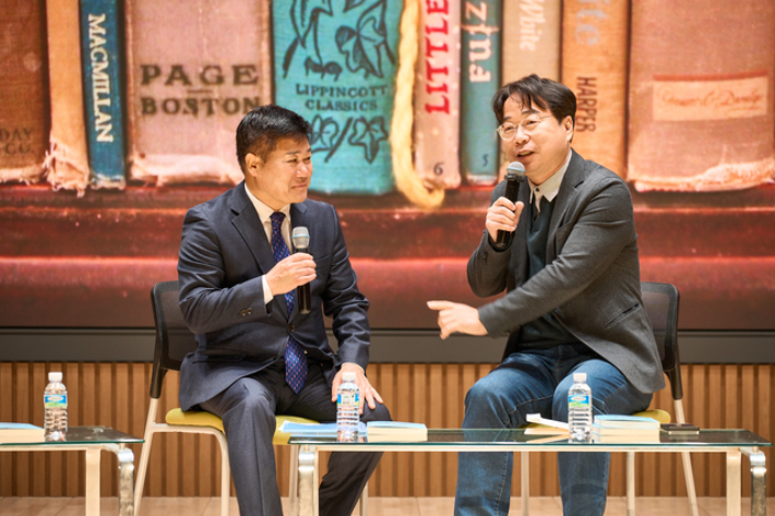 이정식 부산 민주당 연제지역위원장 대행과 이재성 전 민주당 부산시당원장. 민주당 제공