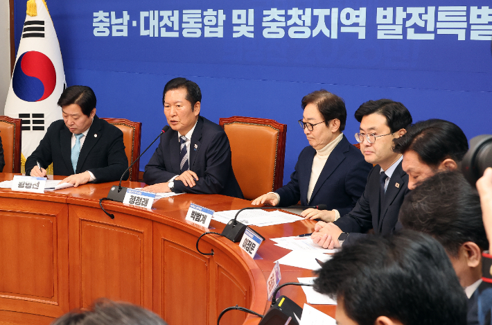 더불어민주당 정청래 대표가 6일 국회에서 열린 충남·대전통합 및 충청지역 발전특별위원회 제2차 전체 회의에서 발언하고 있다. 연합뉴스