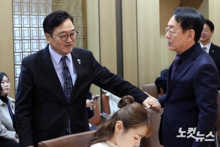 인사하는 우원식 국회의장-김도읍 의원