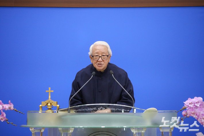 증경회장 전병호 목사가 '희희호호의 해'란 제목으로 설교를 전하고 있다. 최화랑 기자