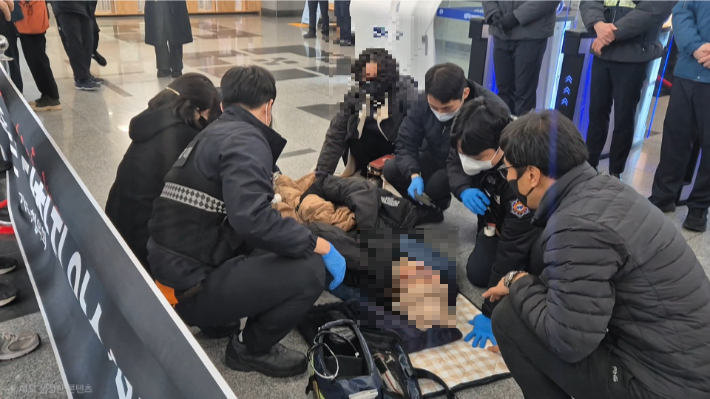 "도지사는 응답하라" 전북도청서 농성하던 자임추모공원 유가족 병원이송