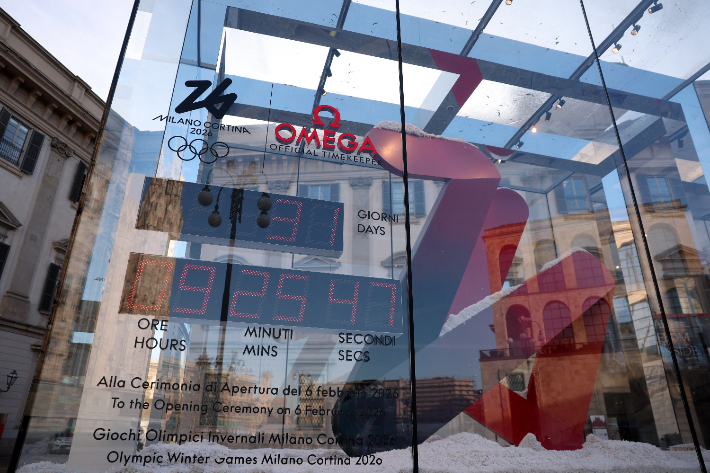 '개막 코앞 동계올림픽' 경기장, 아직 건립 중… IOC "걱정마!"