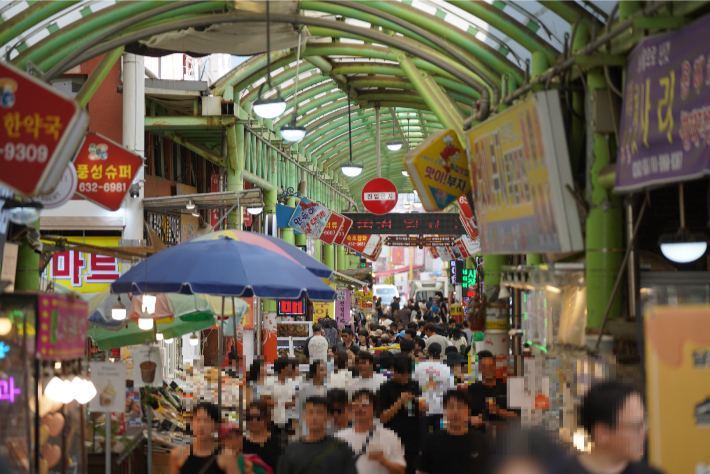 속초관광수산시장 전경. 속초시 제공