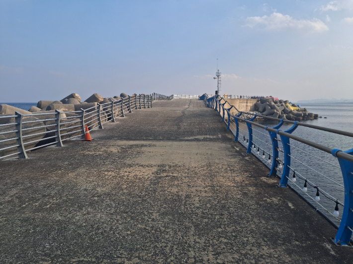5.천곡항 방파제 휀스