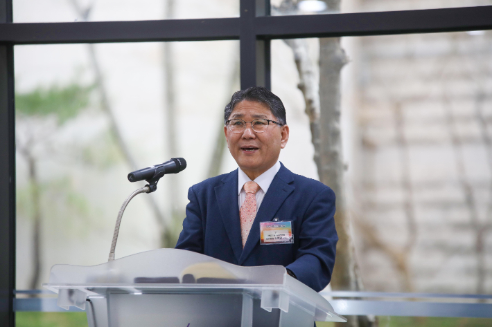 전북기독교총연합회 추이엽 대표회장이 신년예배를 인도하고 있다. 최화랑 기자