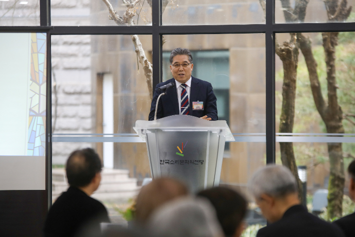 바울교회 신현모 목사가 신년예배에서 말씀을 전하고 있다. 최화랑 기자