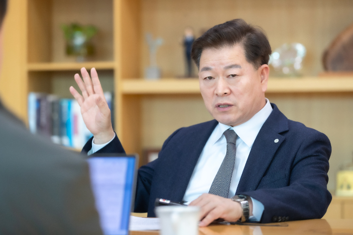 지난달 30일 박승원 광명시장이 CBS와의 인터뷰에서 발언하고 있는 모습. 광명시 제공