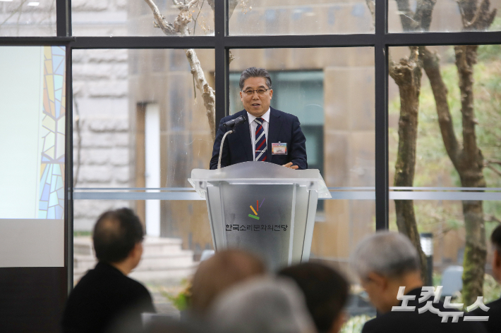 바울교회 신현모 목사가 신년예배에서 말씀을 전하고 있다. 최화랑 기자