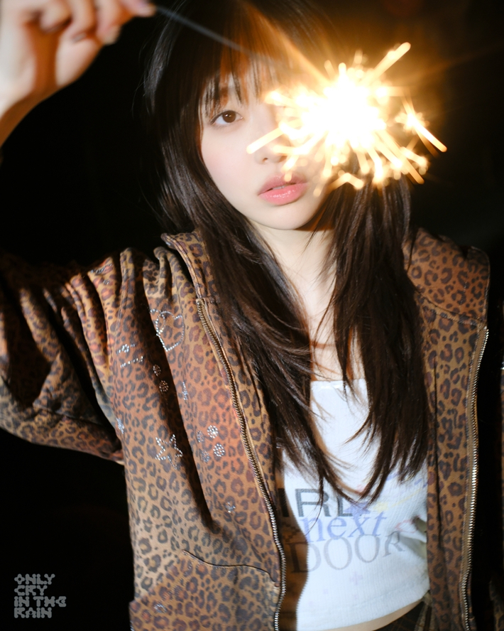 가수 츄가 21일 오전 서울 성동구 무비랜드에서 미니 3집 '온리 크라이 인 더 레인' 청음회를 열었다. ATRP 제공