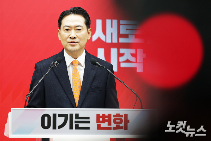 장동혁 국민의힘 대표가 7일 서울 여의도 중앙당사에서 열린 긴급기자회견에서 당 쇄신안 등을 발표하고 있다. 윤창원 기자