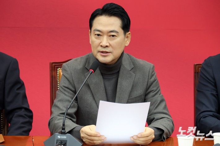 국민의힘 장동혁 대표가 8일 서울 여의도 국회에서 열린 최고위원회의에서 발언을 하고 있다.