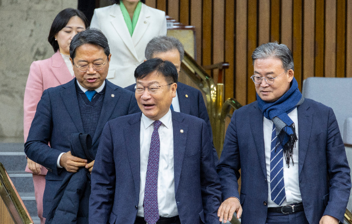 국민의힘 정점식 의원(가운데). 연합뉴스