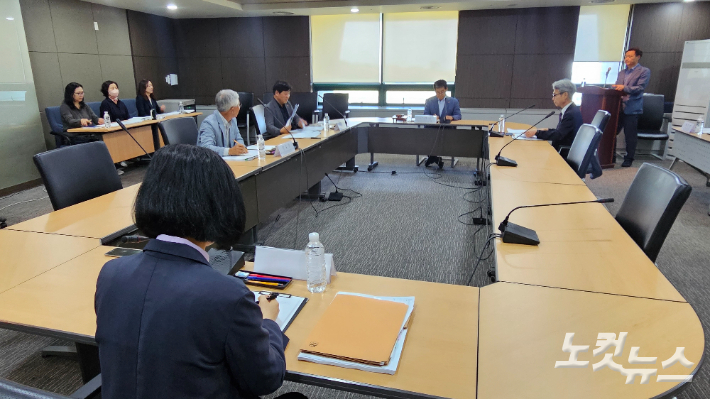 지난해 7월 우여곡절 끝에 열린 4.3추가진상조사 분과위. 고상현 기자