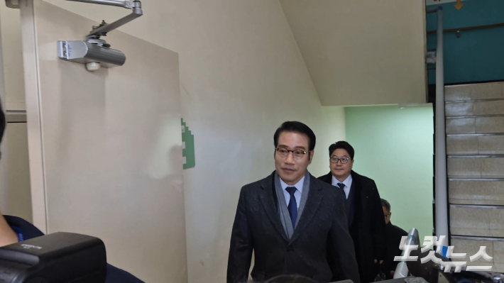 인사 비리 의혹을 두고 조사를 받기 위해 경찰에 출석한 최경식 남원시장. 심동훈 기자