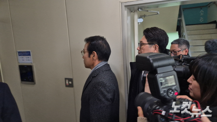 8일 경찰 조사를 받기 위해 경찰에 출석한 최경식 남원시장. 심동훈 기자