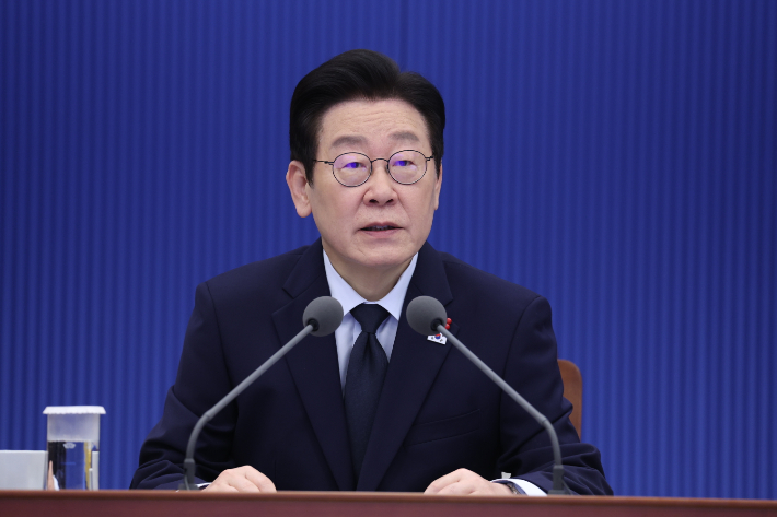 이재명 대통령이 8일 청와대에서 열린 수석보좌관회의에서 발언하고 있다. 연합뉴스