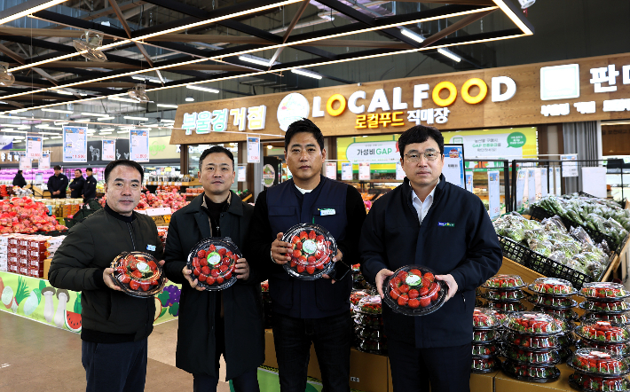 류길년 본부장이 김해유통센터를 방문해 현장경영을 실시하고 있다. 경남농협 제공 