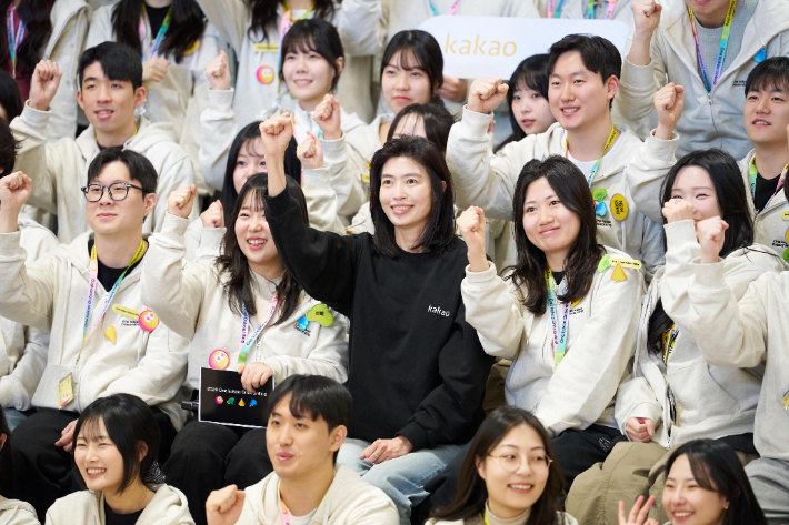 정신아 의장이 카카오그룹 신입 공채 크루들과 첫 만남을 가졌다. 카카오 제공