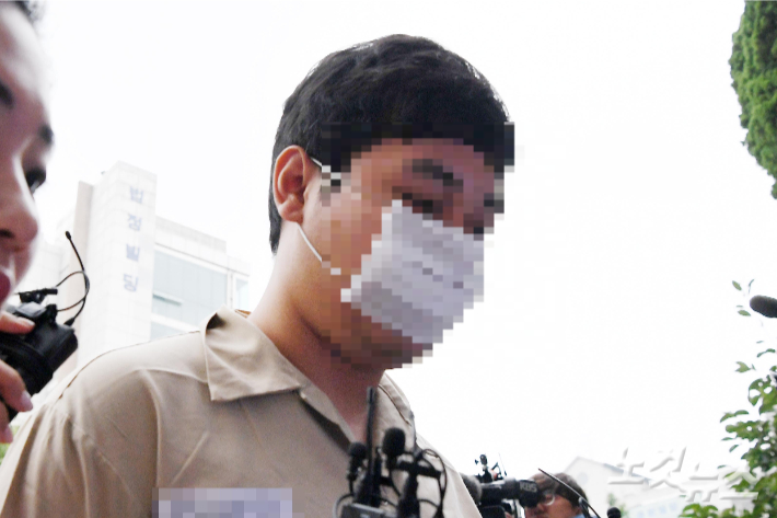 자본시장법 위반 등 혐의로 구속영장이 청구된 '청담동 주식부자' 이희진 씨가 지난 2016년 9월 7일 오전 영장실질심사를 위해 서울남부지법에 출석하고 있다. 박종민 기자