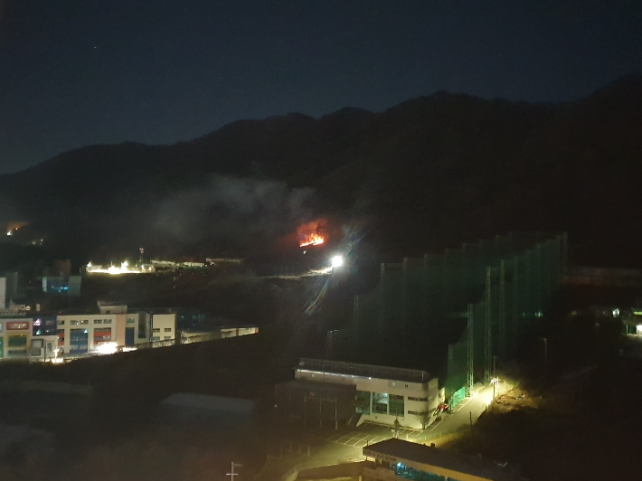 9일 오전 5시 2분쯤 경북 경산시 옥곡동의 한 야산에서 불이 났다. 산림청 제공