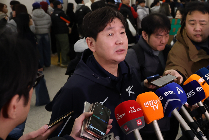 인터뷰하는 류지현 감독. 연합뉴스