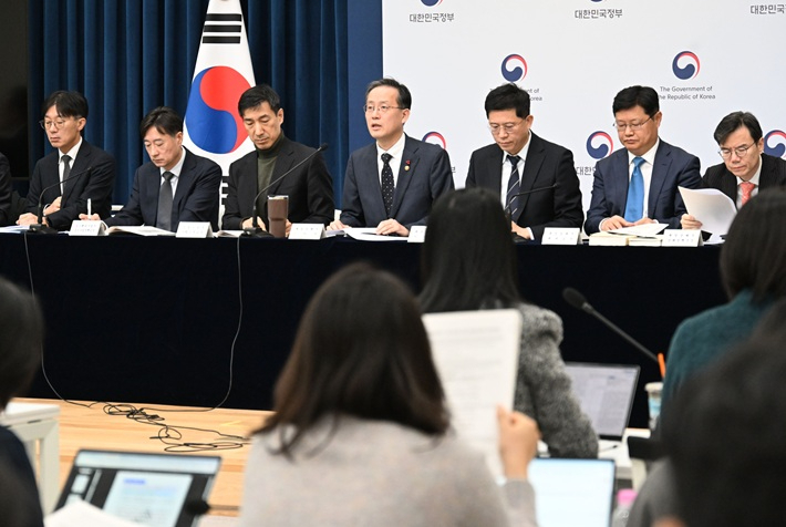 이형일 재정경제부 차관이 1월 5일 정부세종청사에서 2026년 경제성장전략 상세브리핑'에서 모두발언을 하고 있다. 재정경제부 제공