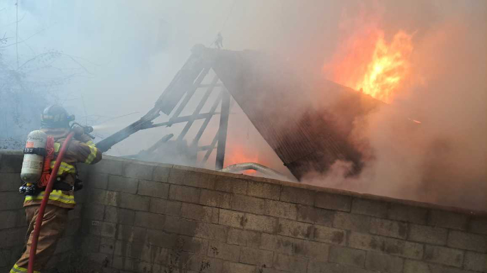 9일 오전 양양읍에서 발생한 화재를 진화하고 있는 모습. 강원소방본부 제공