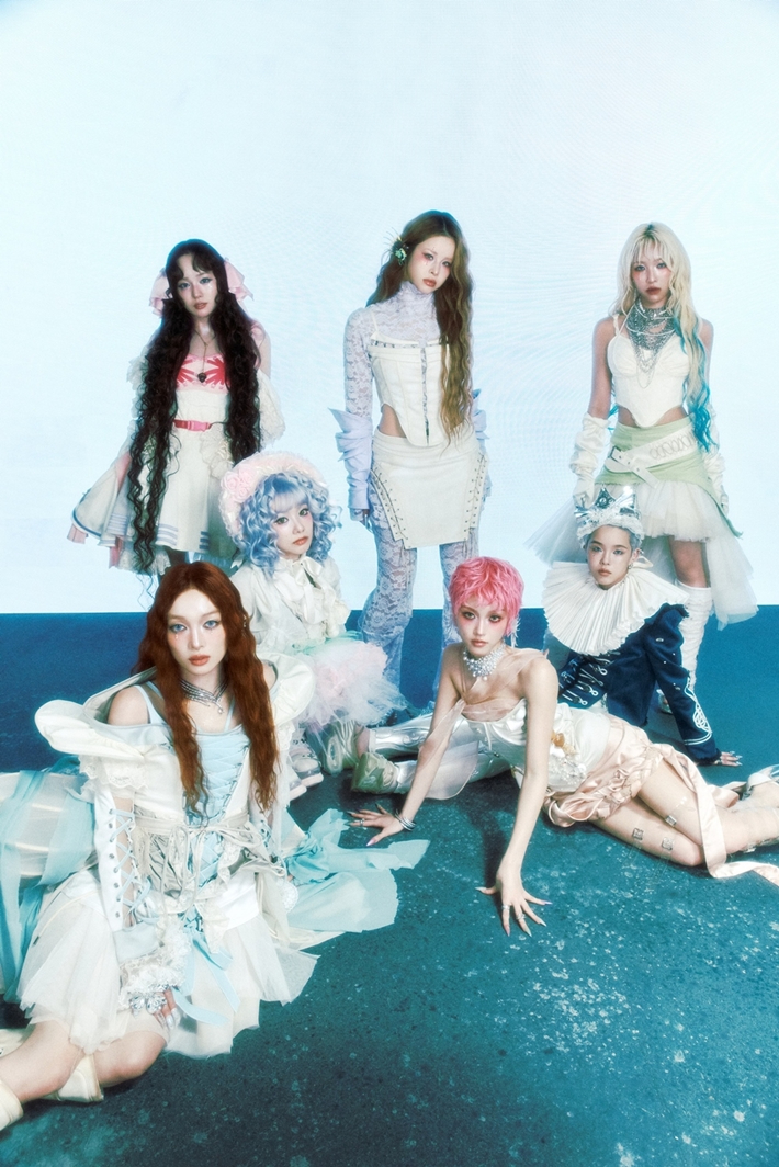 8일 공개된 그룹 XG의 첫 정규앨범 사진. XGALX 제공