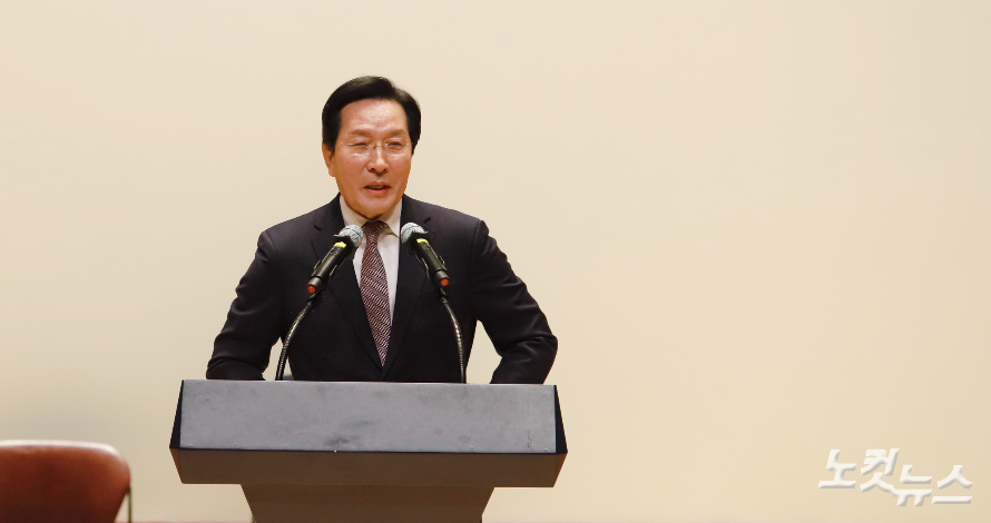 설교를 맡은 문희성 목사가 "배려해 주고 용서해 주고 다시 기회를 주고 품어주는, 신뢰가 있는 그런 사회를 만들어가야 된다"고 강조했다. 한세민 기자