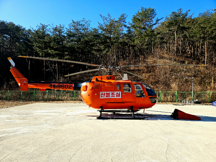 울진군 산불 임차 헬기. 울진군 제공