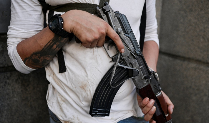 미군에 압송된 니콜라스 마두로 베네수엘라 대통령을 지지하며 반정부시위를 단속하는 민병대 콜렉티보 조직원. 연합뉴스