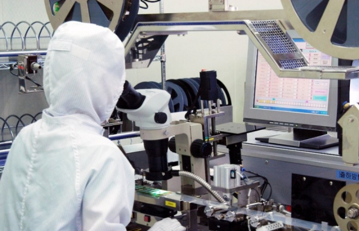 반도체 부품 공장. 한국무역협회 제공